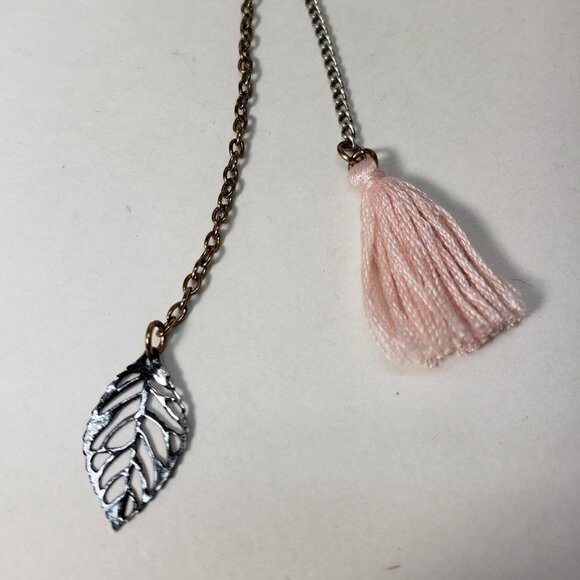 GUESS Pink Tassel & Leaf Pendant Necklace – Mixed-Material Boho Lariat Jewelry - Picture 5 of 9